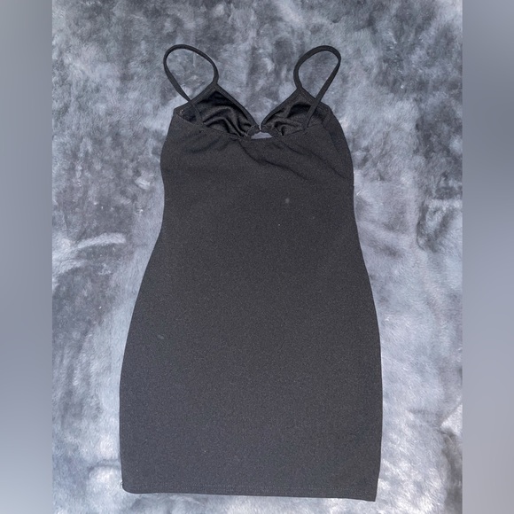 Black above the knee dress (Pretty Little Thing Size 2 or Small) - Picture 3 of 3